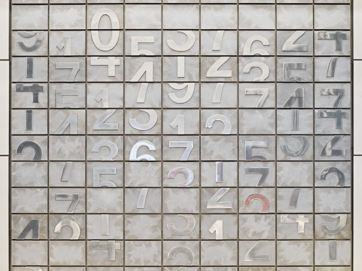 Darren Almond, Horizon Line (Bond Street Tube Station), (detail), 2020, Photo: Crossrail, 2022, © Darren Almond