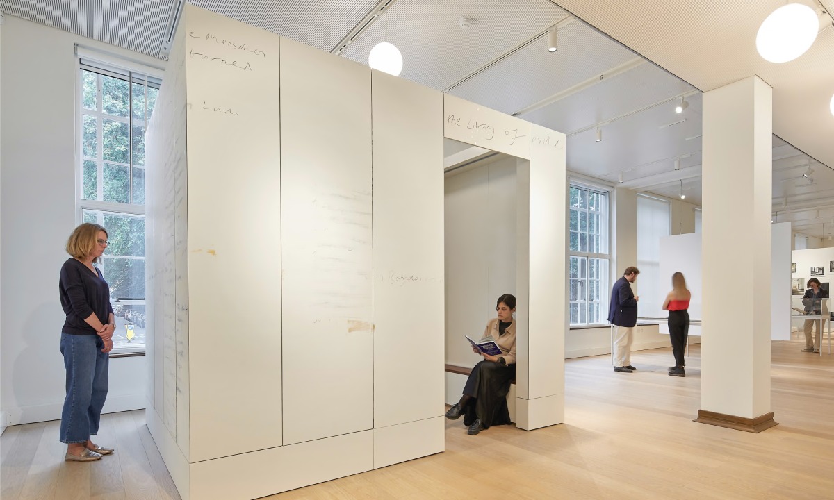 Edmund de Waal, Library of Exile, 2019–2020, photo: © Hufton+Crow